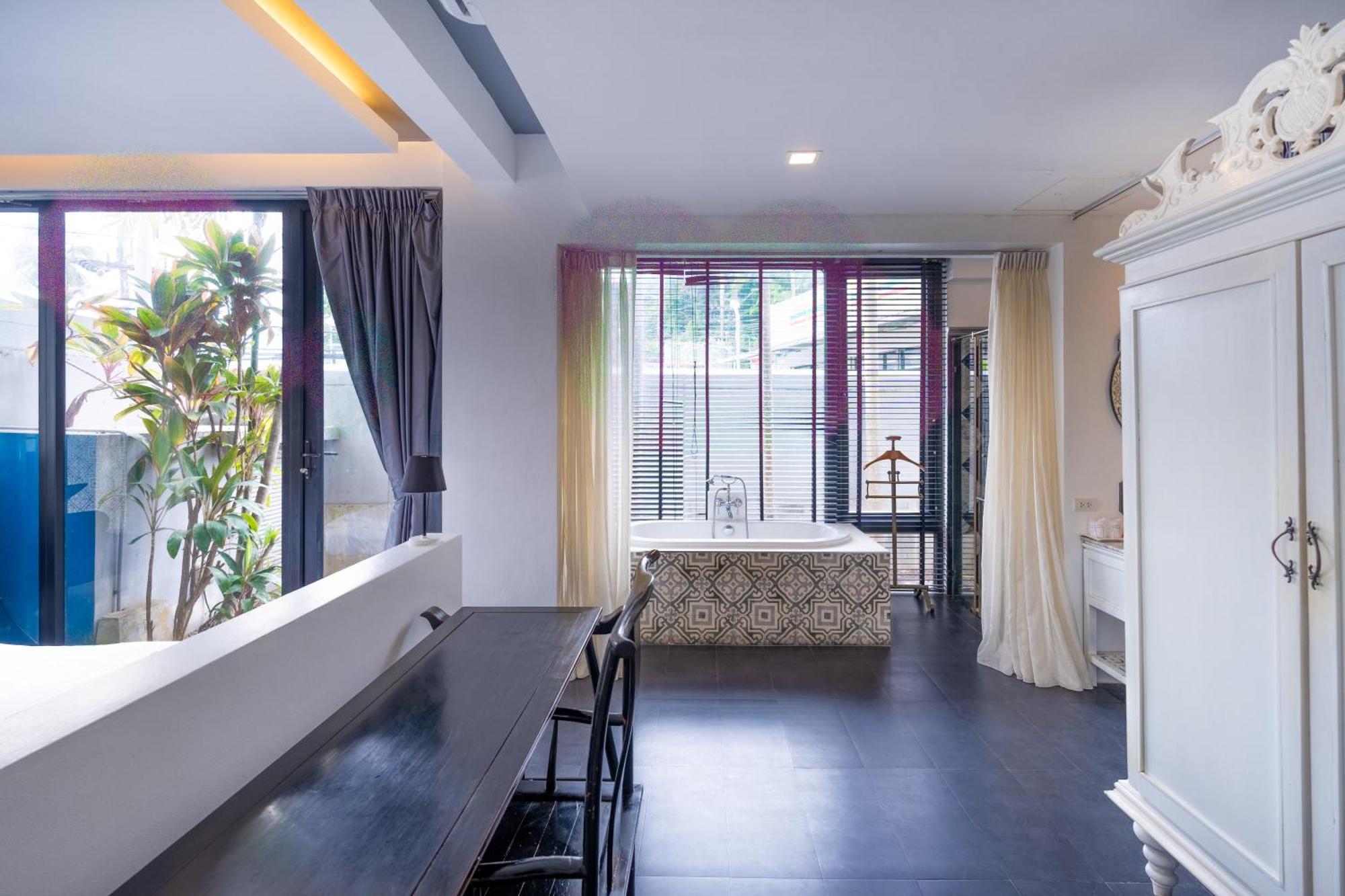 See Sea Villa Phuket Sha Patong Bagian luar foto